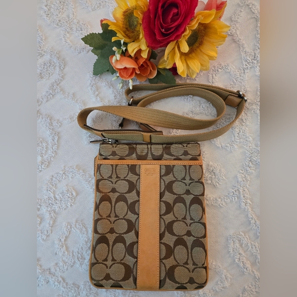 COACH Crossbody Bag - Picture 1 of 11